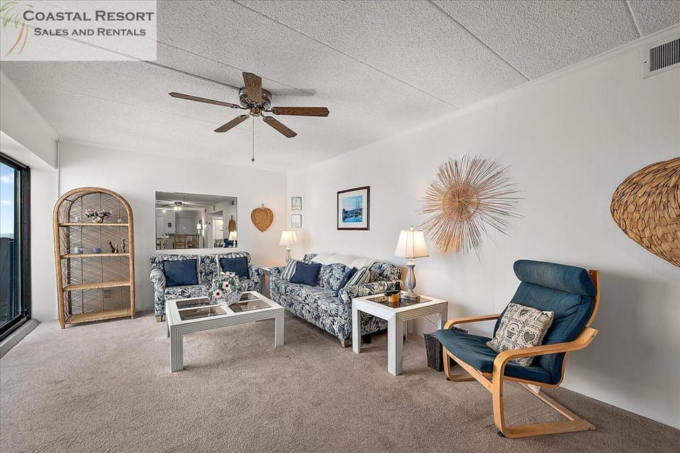 Wonderful 2 bedroom Sea Terrace Condo with Heated Outdoor Pool! House in Ocean City