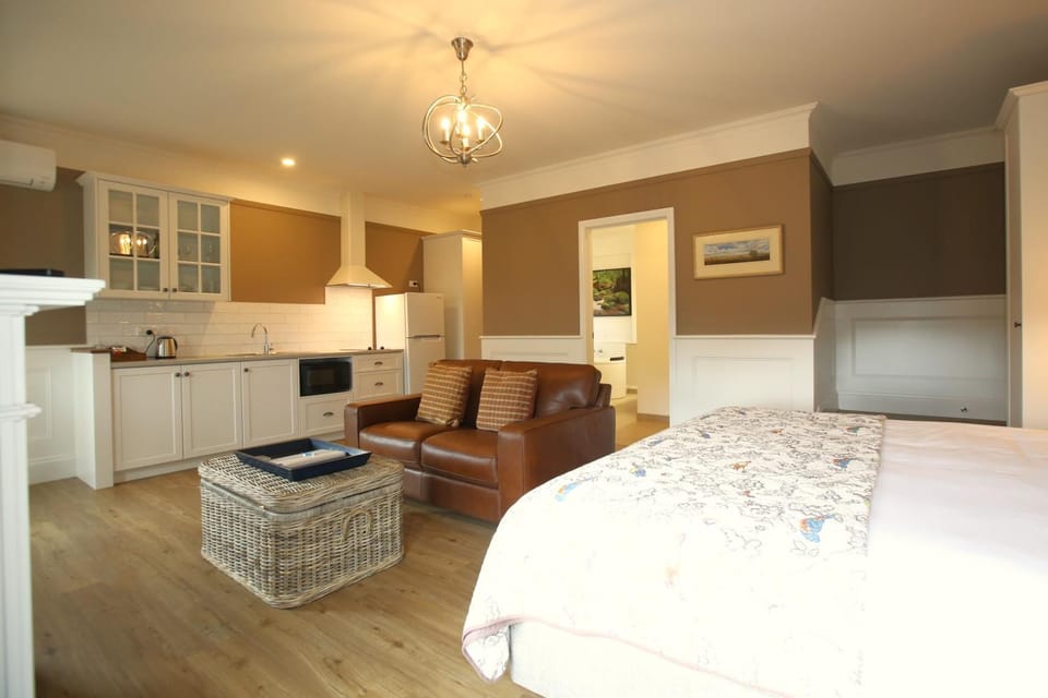 Kitchen or kitchenette, Living room, Photo of the whole room, Seating area