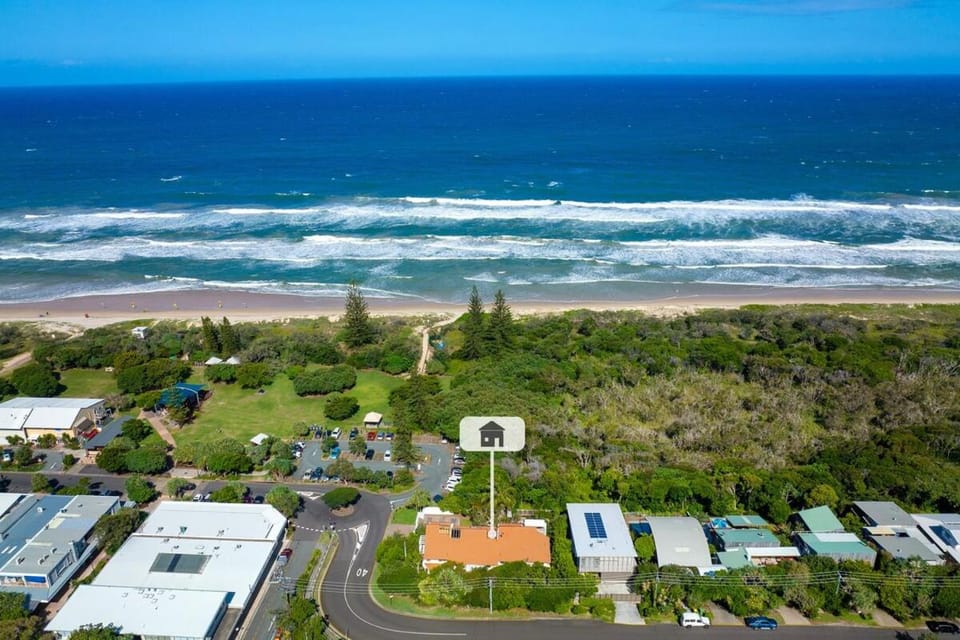 Beach Vibes Peregian Beach-Pet Friendly Beachfront Apartment in Peregian Beach