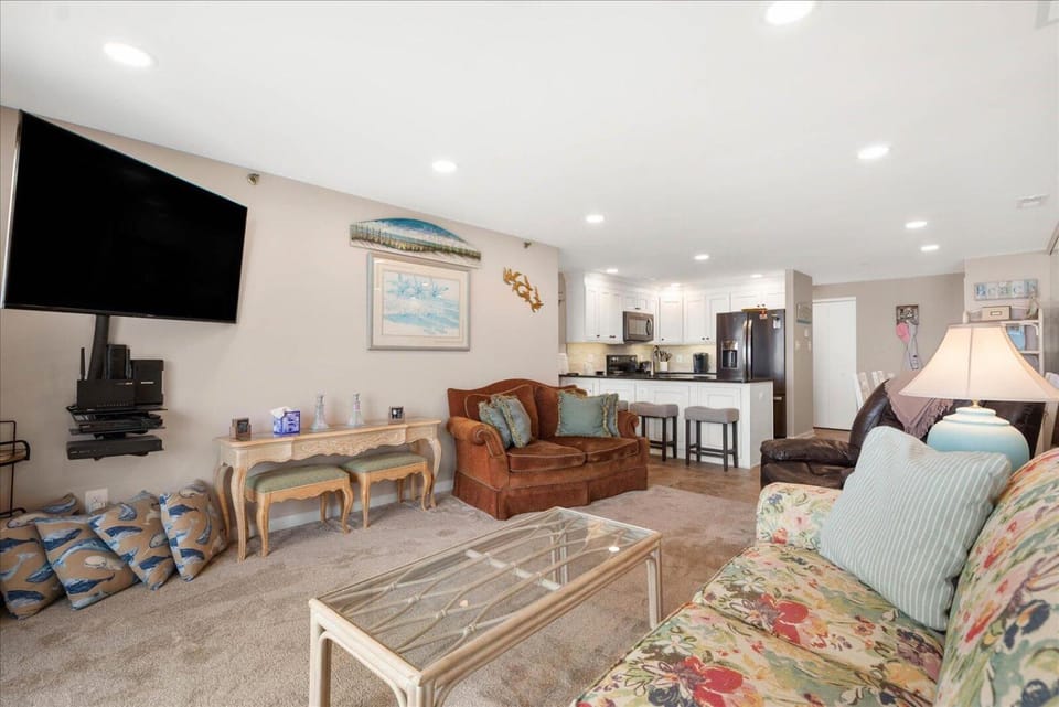 Communal lounge/ TV room, Kitchen or kitchenette, Living room, Seating area
