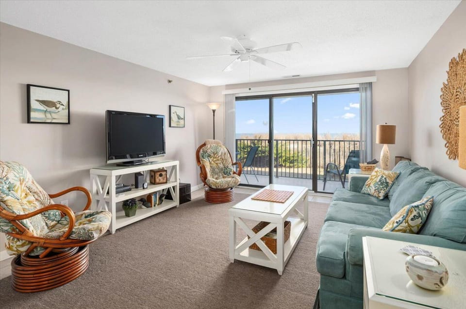Beautiful 3 Bedroom Ocean Front Condo! House in Ocean City