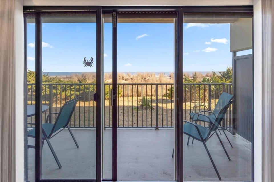 Beautiful 3 Bedroom Ocean Front Condo! House in Ocean City