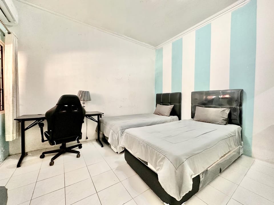 Bed, Photo of the whole room, Bedroom