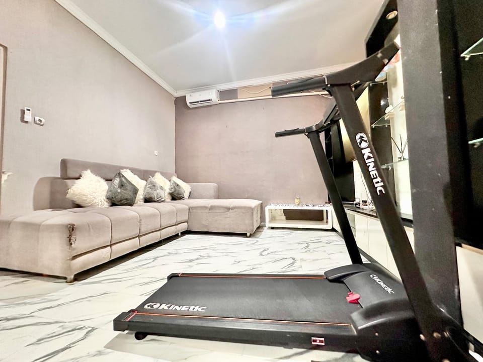 Communal lounge/ TV room, TV and multimedia, Fitness centre/facilities, Evening entertainment