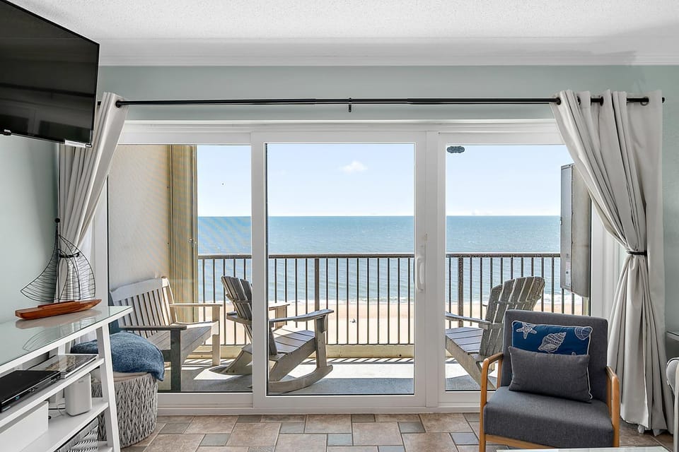 Ocean Front 1 Bedroom Condo with Outdoor Pool in Sandpiper Dunes! House in Ocean City