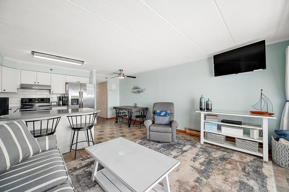 Ocean Front 1 Bedroom Condo with Outdoor Pool in Sandpiper Dunes! House in Ocean City