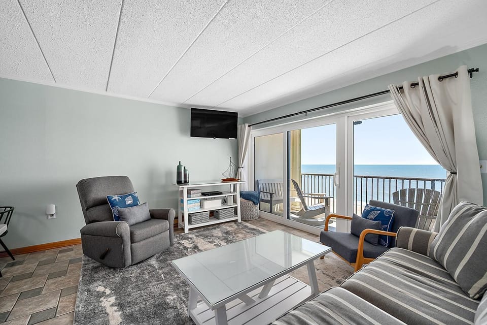 Ocean Front 1 Bedroom Condo with Outdoor Pool in Sandpiper Dunes! House in Ocean City