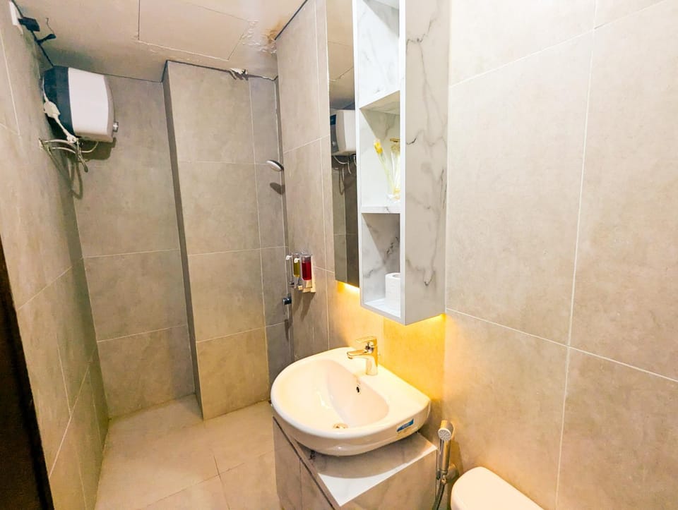 Shower, Toilet, Bathroom, towels