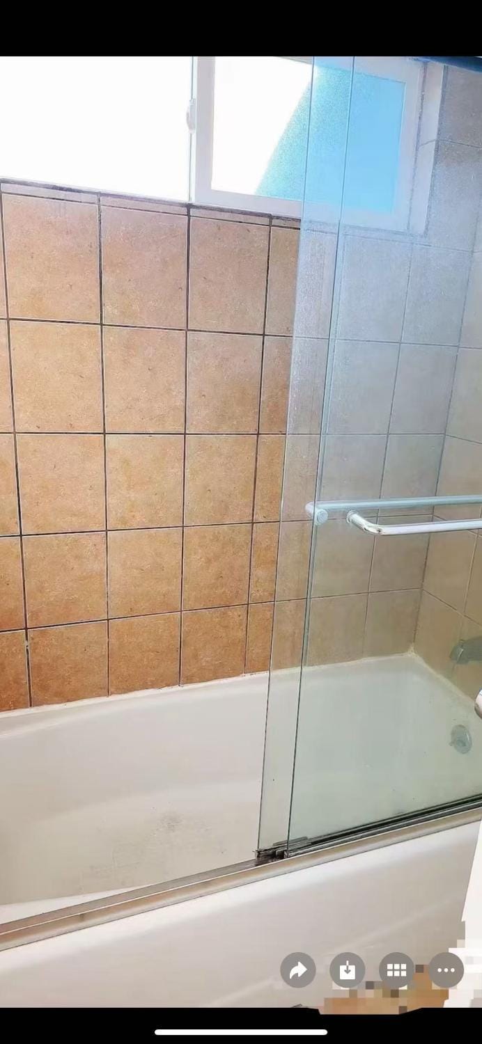 Huge bedroom with shared bathroom Vacation rental in Chino