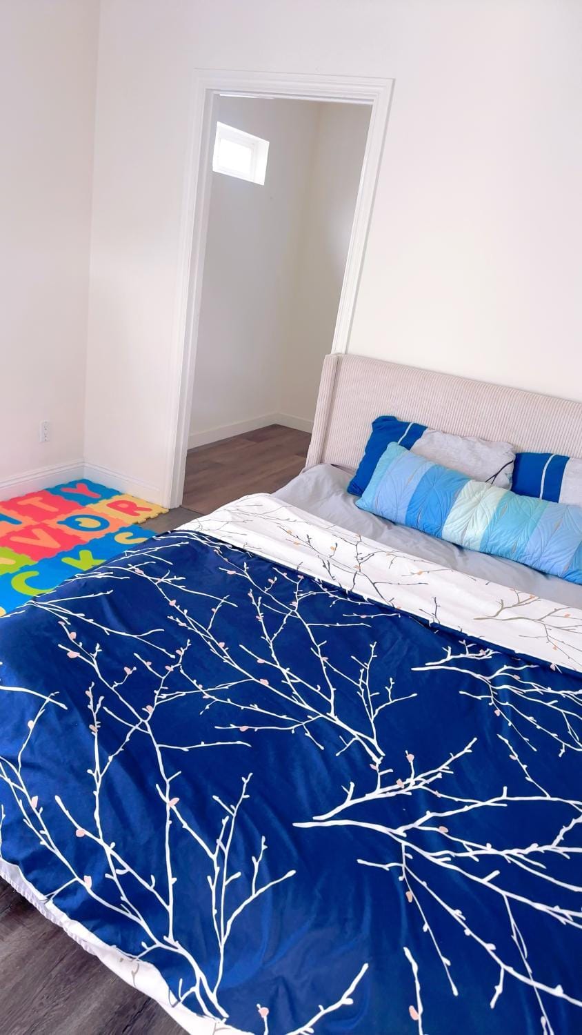 Huge bedroom with shared bathroom Vacation rental in Chino