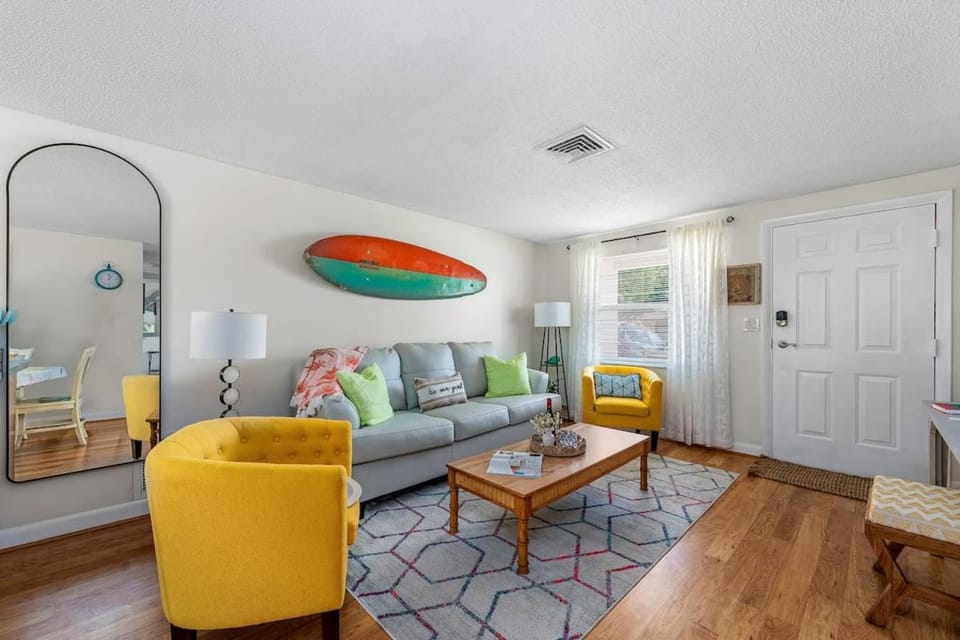 Private Pool 15 Minutes to the Beach & Downtown Saint Petersburg Florida House in Pinellas Park