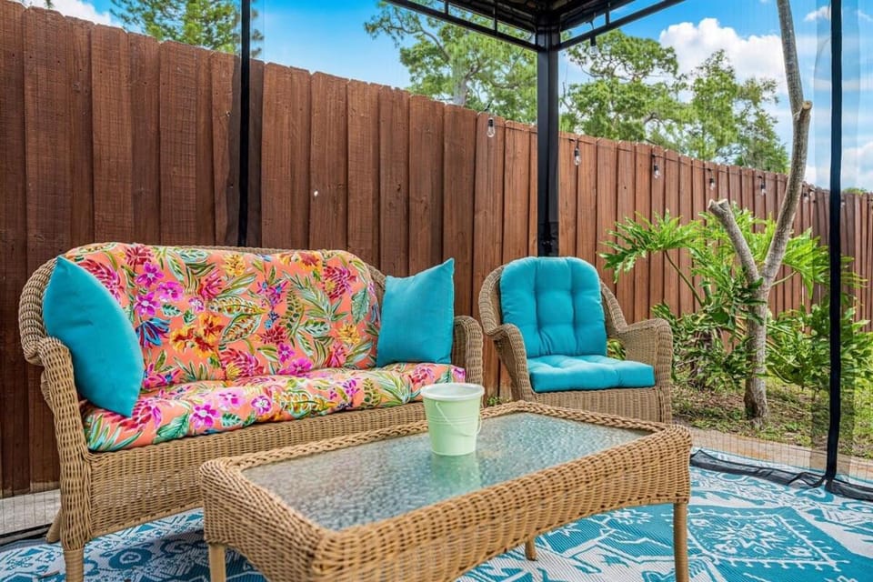Private Pool 15 Minutes to the Beach & Downtown Saint Petersburg Florida House in Pinellas Park