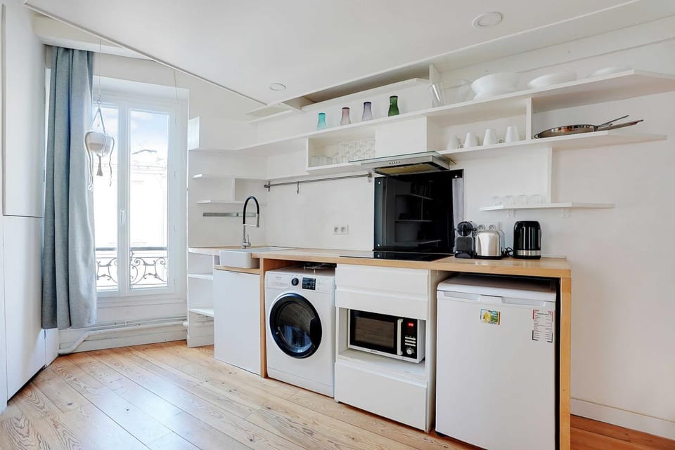 Kitchen or kitchenette, washing machine