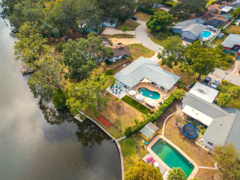 On the Creek Waterfront Heated Pool Game Room Clearwater Florida House in Largo