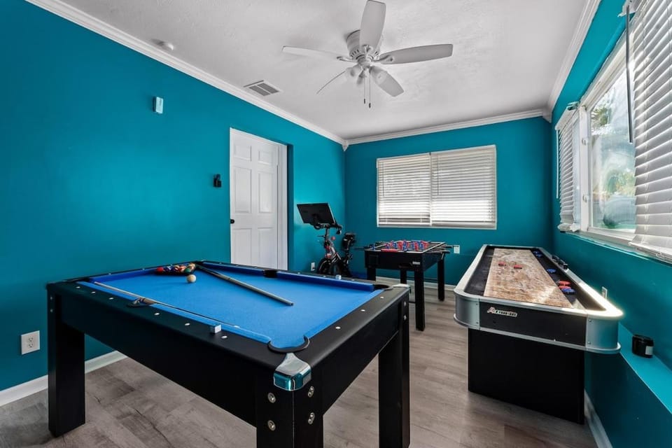 Family Friendly Oasis 5 Min to Indian Shores Beach Heated Pool & Game Room House in Seminole