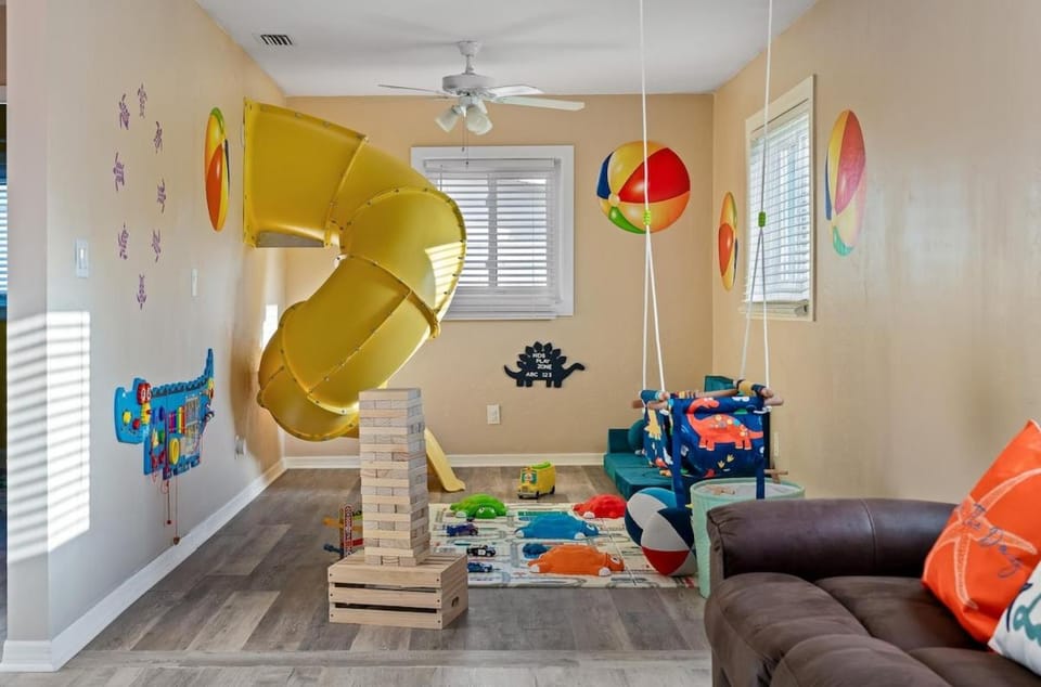 Family Friendly Oasis 5 Min to Indian Shores Beach Heated Pool & Game Room House in Seminole