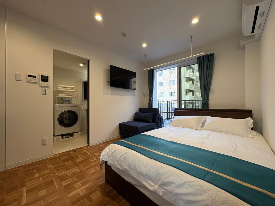 Bed, TV and multimedia, Photo of the whole room, Bedroom, wardrobe, dryer, air conditioner