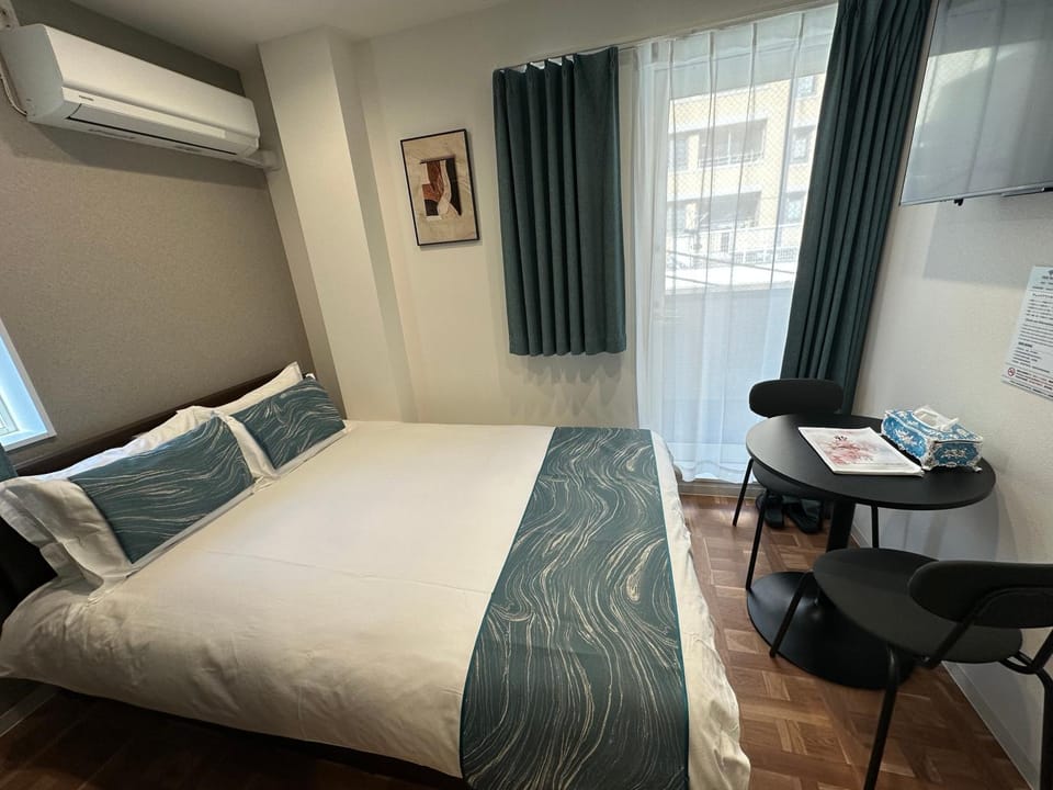 Bed, Living room, Photo of the whole room, Seating area, Dining area, Bedroom, air conditioner