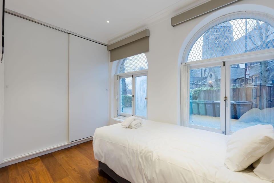 Serene 3BDR Garden Retreat by Hampstead Heath Apartment in London Borough of Camden