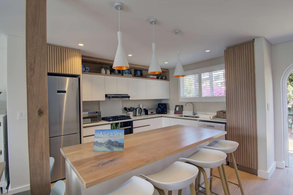 Kitchen or kitchenette, Dining area, dishwasher, oven, stove