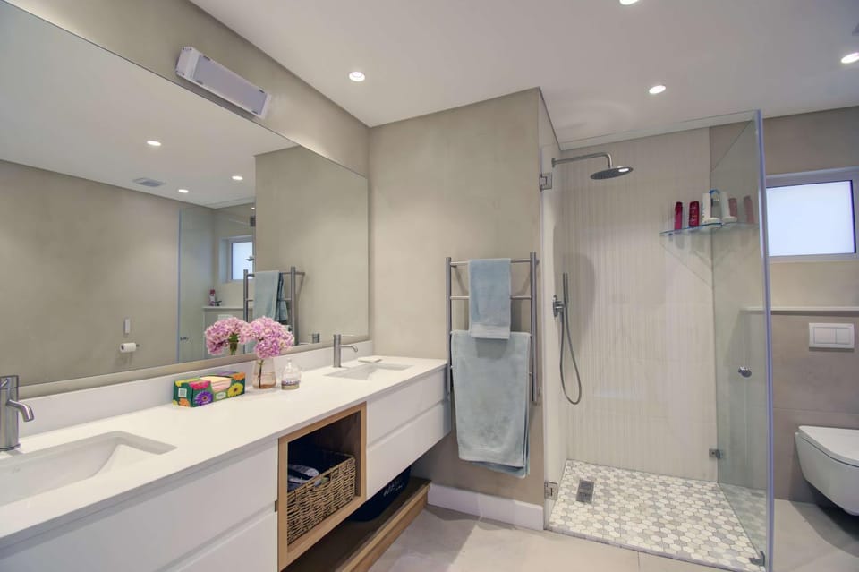 Shower, Toilet, Bathroom, towels