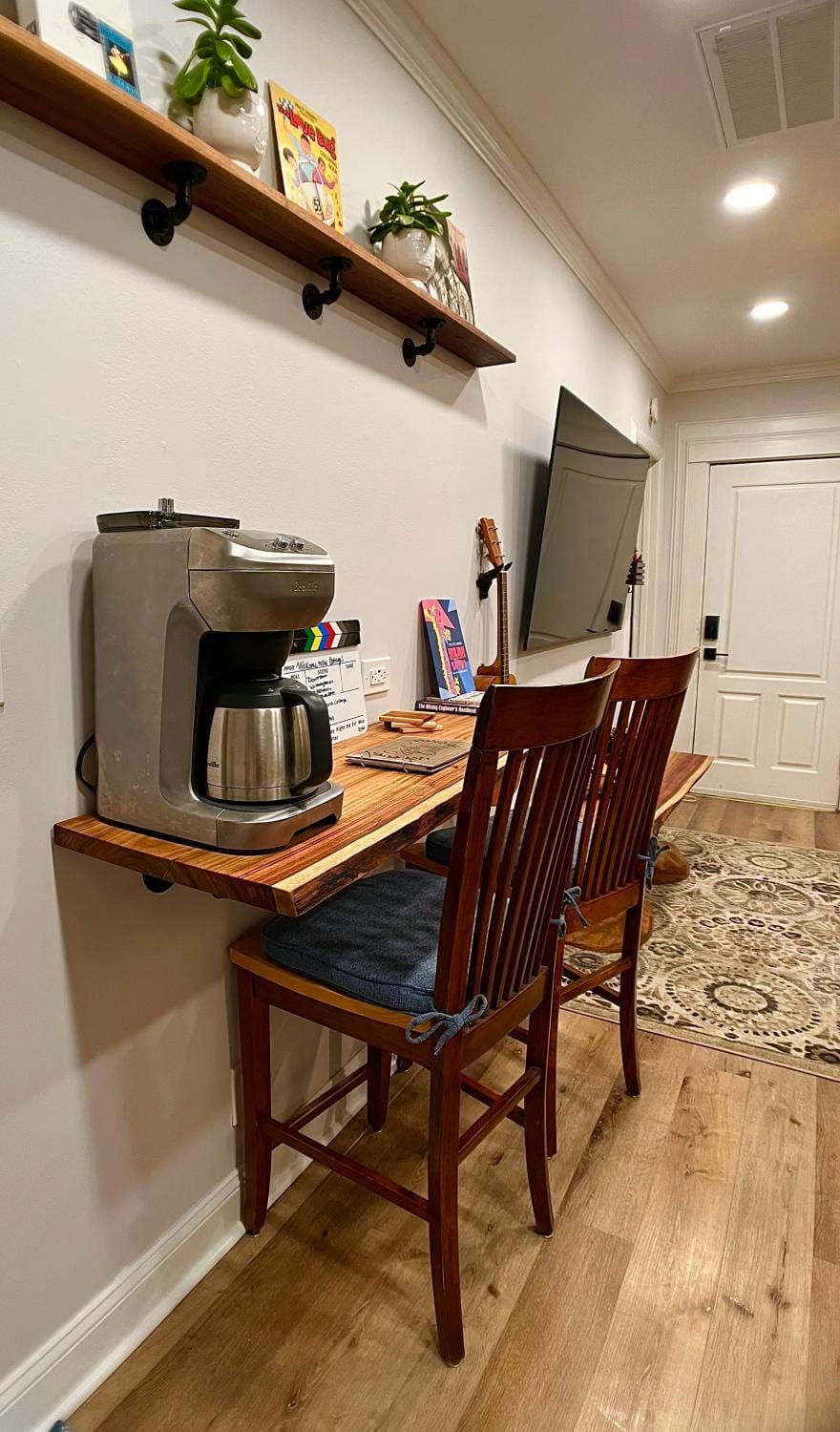 Coffee/tea facilities, Kitchen or kitchenette, Dining area
