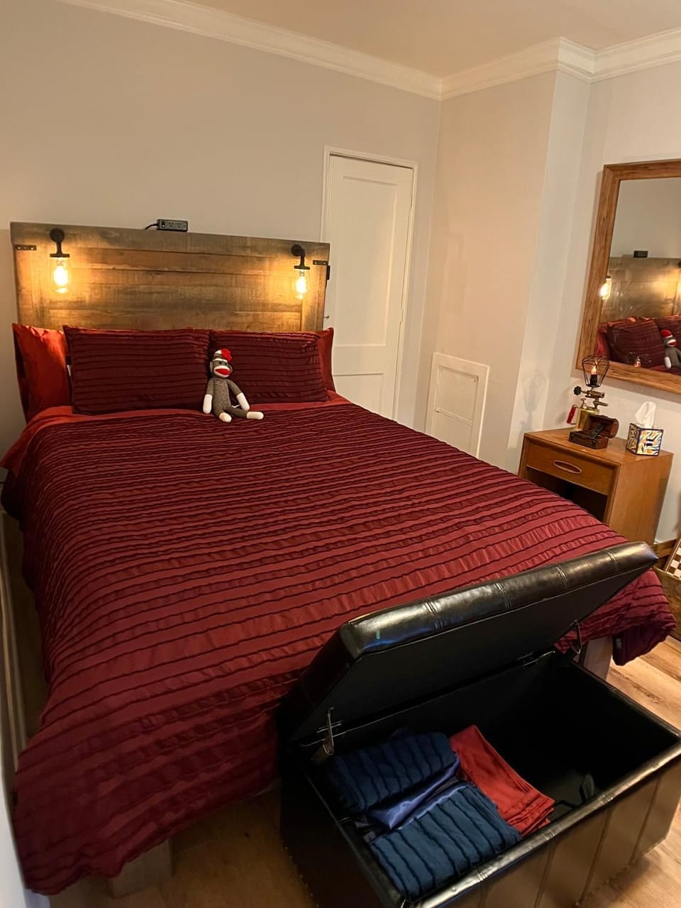 Bed, Photo of the whole room, Bedroom