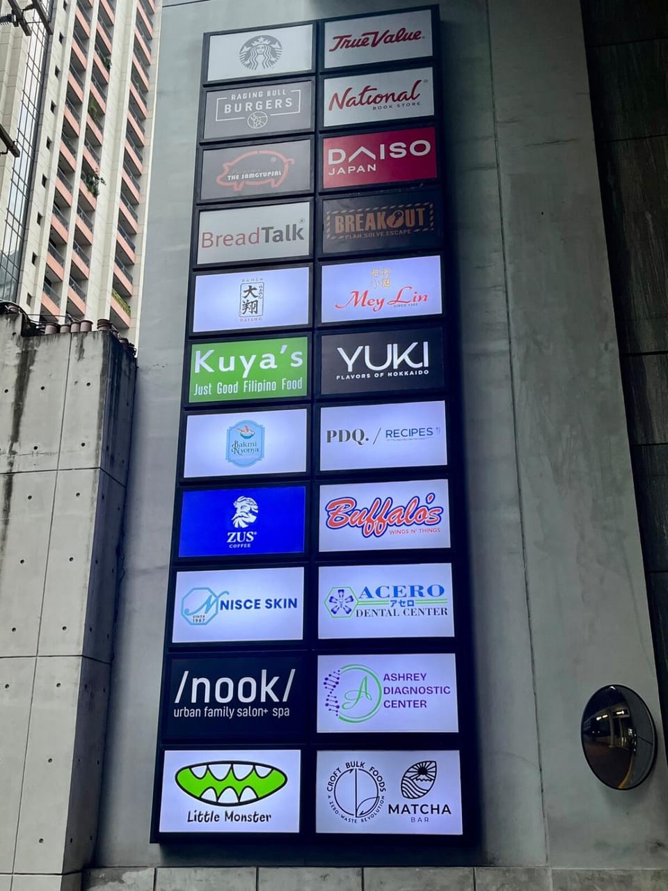 Luxury Stay in Ayala Makati, Air Residences with Balcony Apartment in Makati