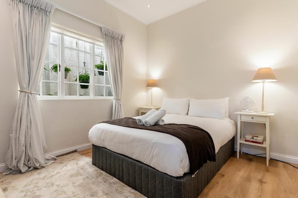 Escape to a tranquil garden cottage Apartment in Cape Town