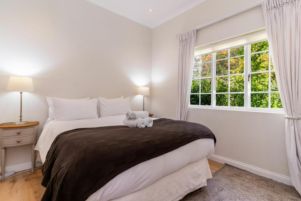 Escape to a tranquil garden cottage Apartment in Cape Town