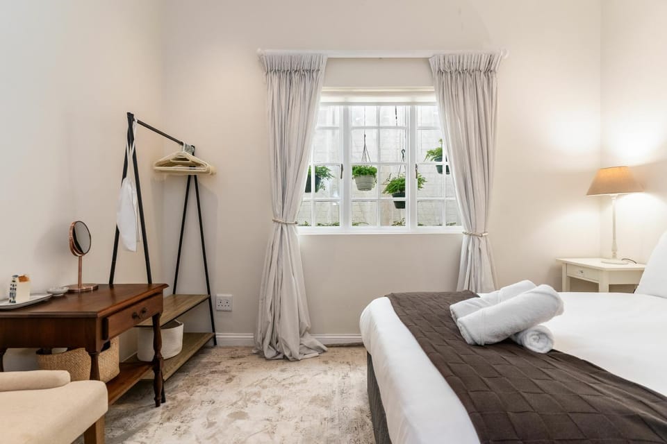 Escape to a tranquil garden cottage Apartment in Cape Town