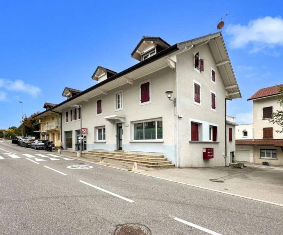 Property building, Neighbourhood, Location