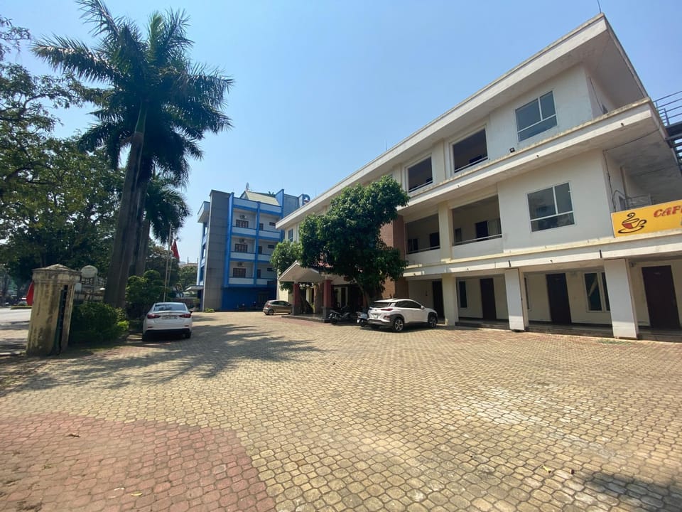Hoa Binh Hotel Quang Binh Hotel in Laos