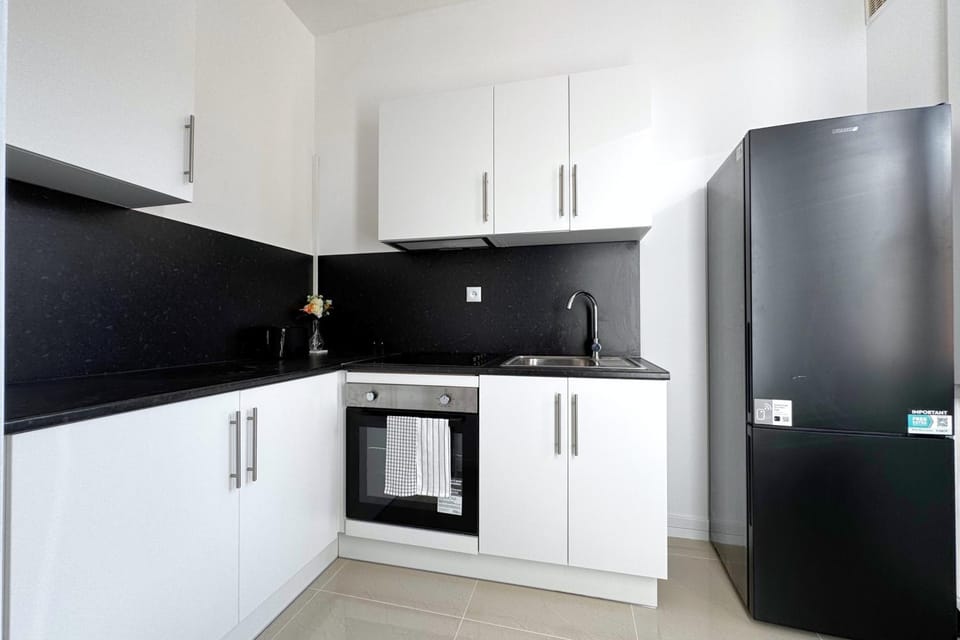 Kitchen or kitchenette, oven, stove
