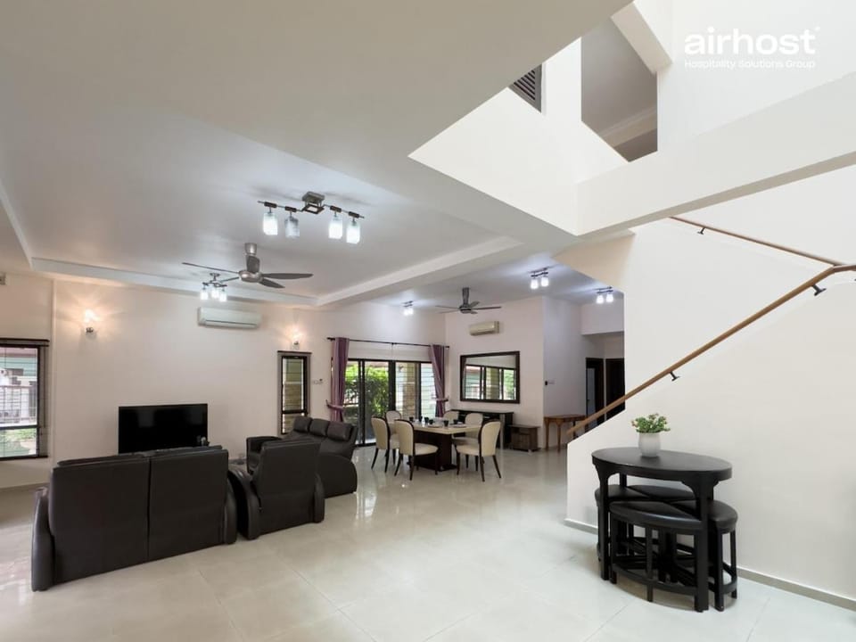 TV and multimedia, Living room, Dining area