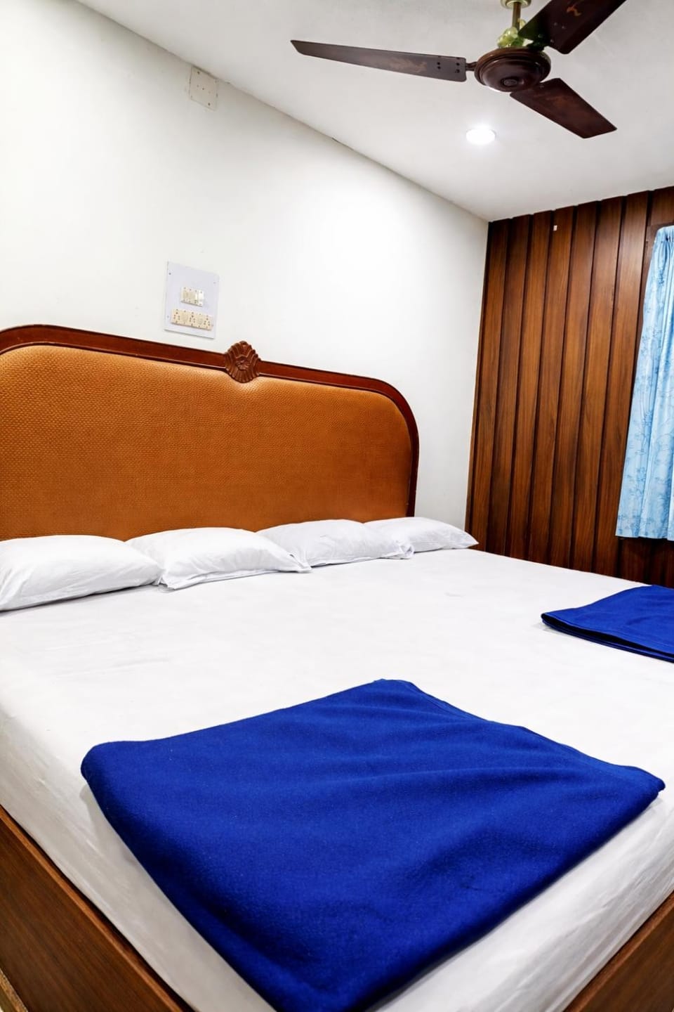 Bed, Photo of the whole room, Bedroom, fireplace