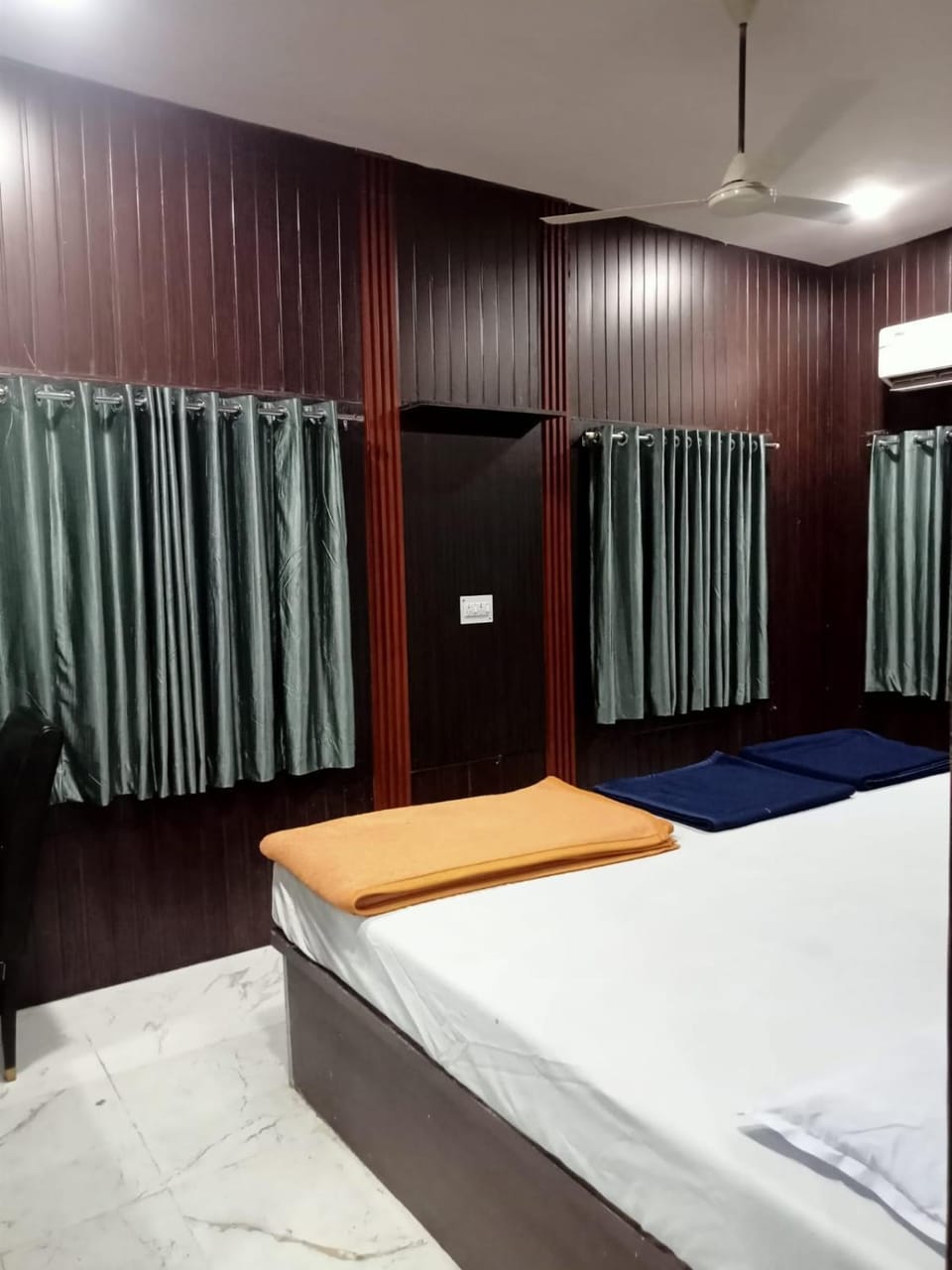 Bed, Photo of the whole room, Bedroom, air conditioner
