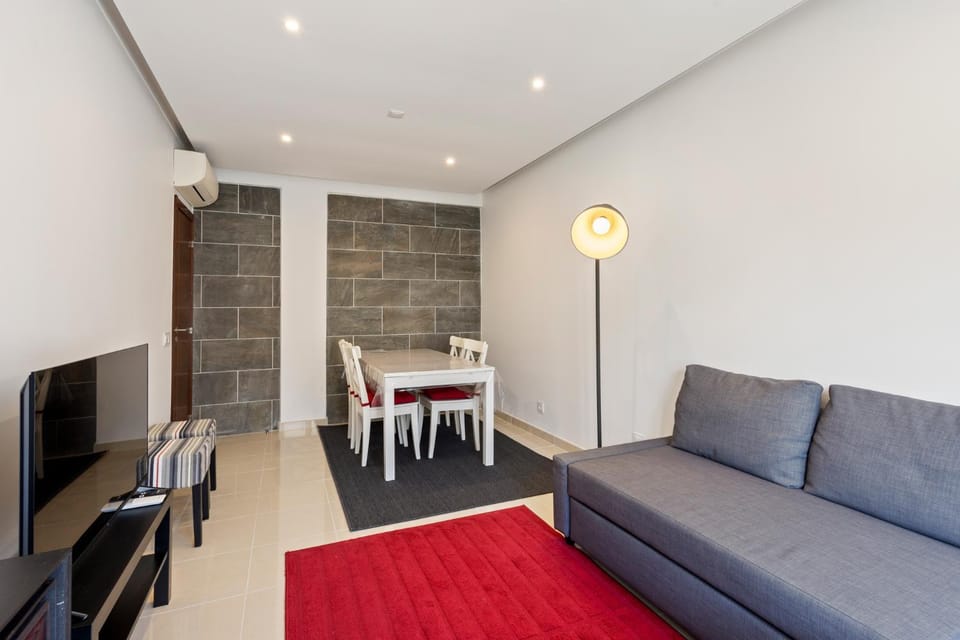Communal lounge/ TV room, TV and multimedia, Living room, Seating area, Dining area