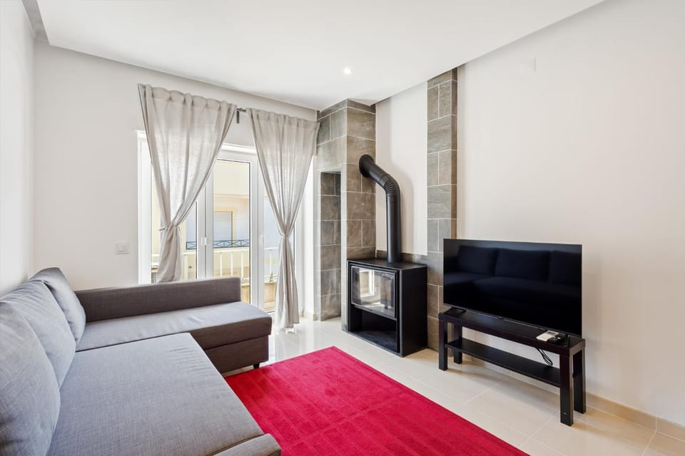 Bed, TV and multimedia, Living room, Photo of the whole room, Seating area