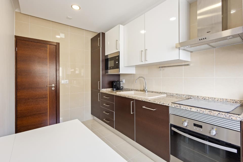 Kitchen or kitchenette, pet friendly, stove