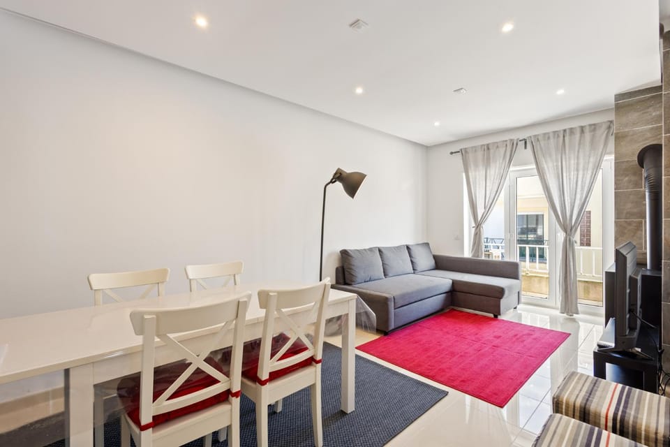 Communal lounge/ TV room, TV and multimedia, Living room, Seating area, Dining area