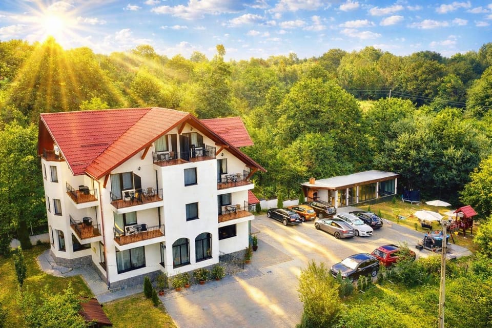 Property building, Spring, Day, Neighbourhood, Bird's eye view, Location, Parking