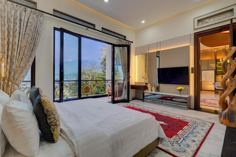 View (from property/room), Balcony/Terrace, Bedroom