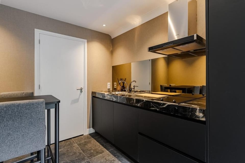 Kitchen or kitchenette, Dining area, oven, stove