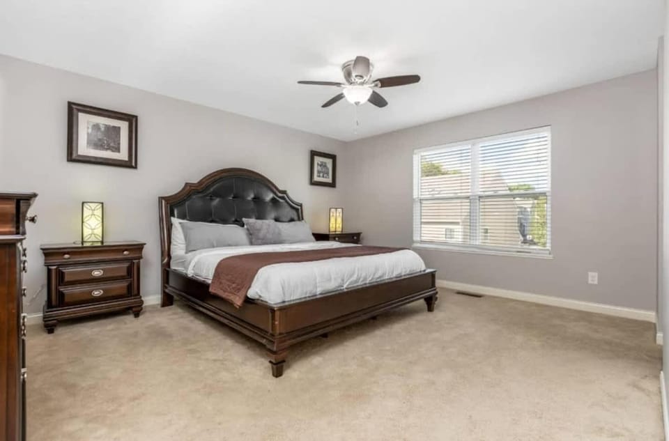 Modern 4BR Columbus Home Near Airport House in Northeast Columbus