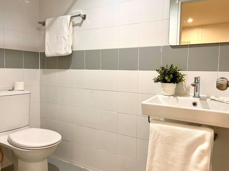 Bathroom, towels