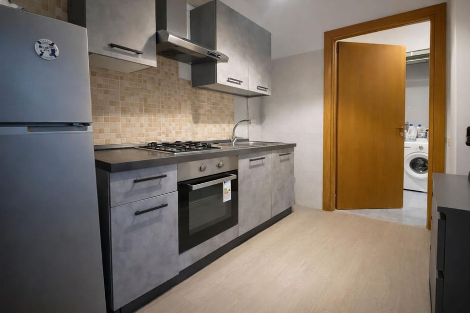 Kitchen or kitchenette, oven, pet friendly, stove