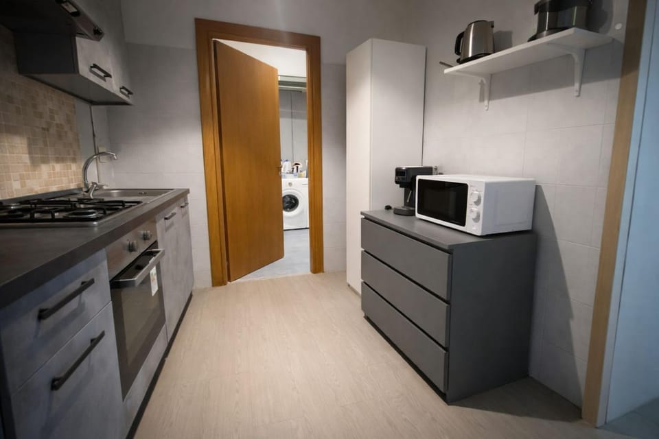 Kitchen or kitchenette, oven, pet friendly, stove