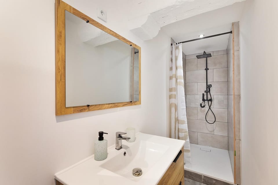 Shower, Bathroom