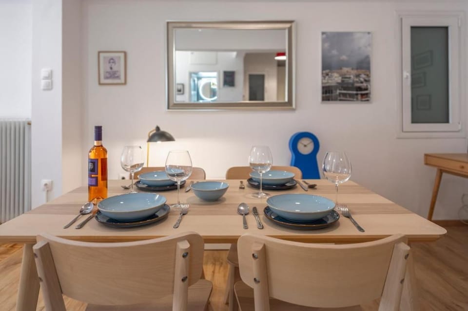 Colorful Koukaki Apartment Near the Acropolis Apartment in Athens